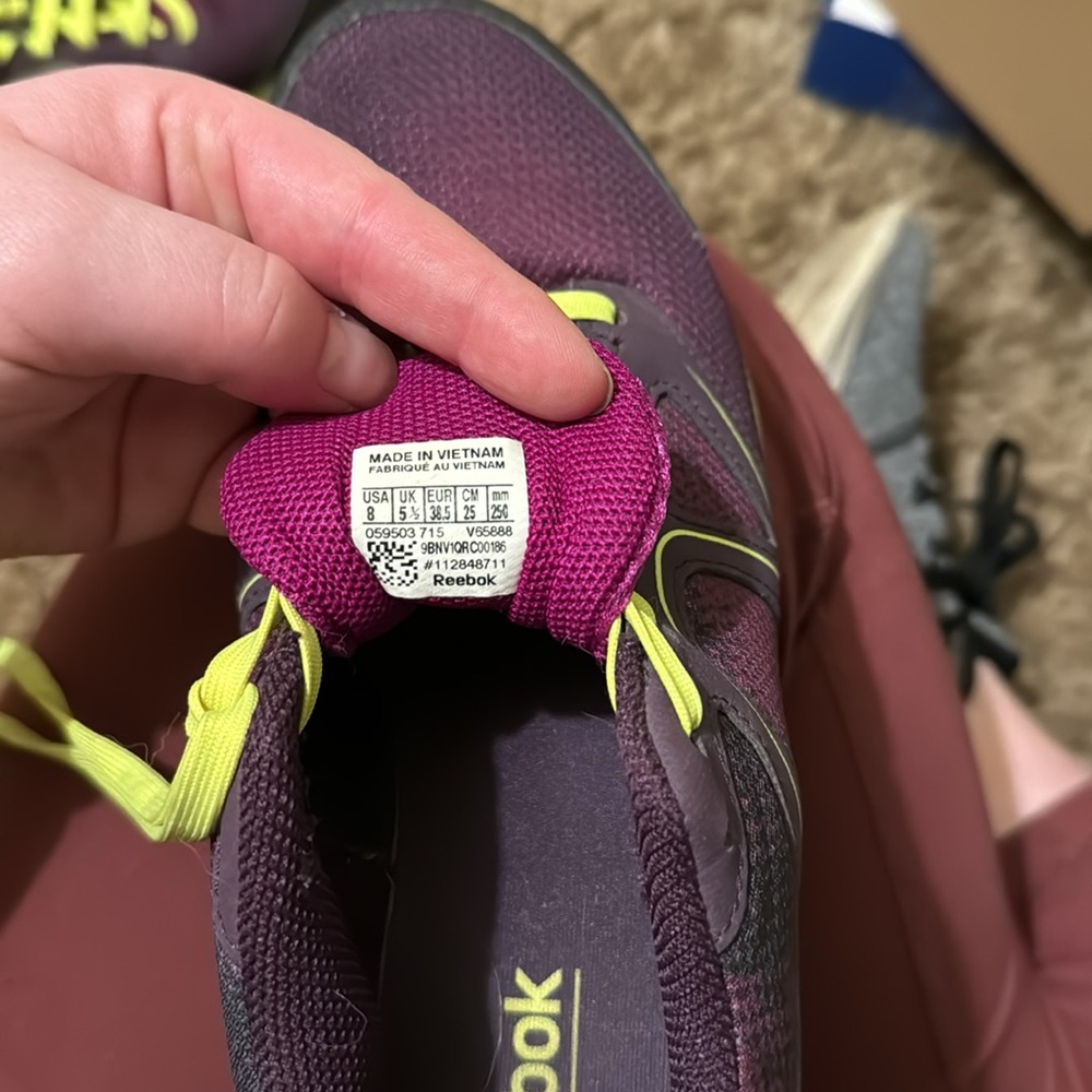 Duraride Reebok running shoes used one time - Picture 2 of 3
